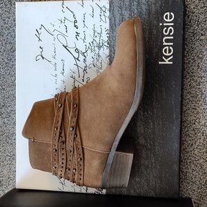 Kensie Women's Tan Ankle Booties. Size 7